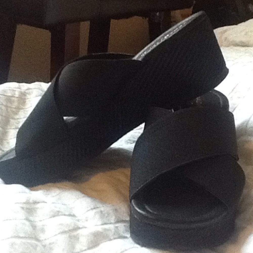 New Donald Pliner Savee platform sandals, size 7.5